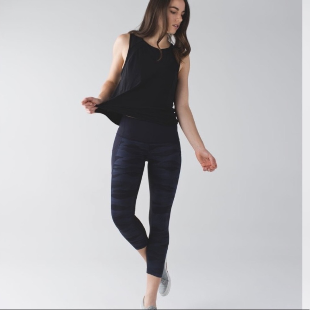Lululemon camo mesh panel seek the heat long crops